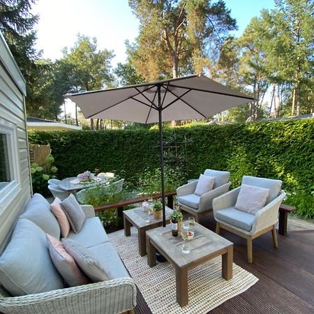 Luxe Chalet Met Prachtig Terras Op De Veluwe , Veel Privacy Hoenderloo Luaran gambar