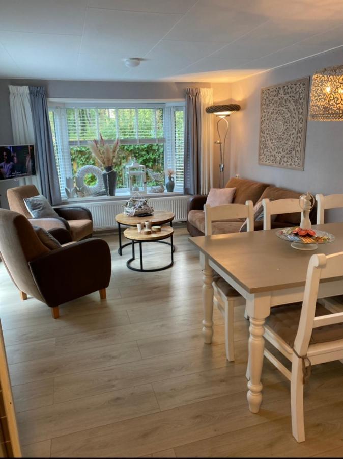 Luxe Chalet Met Prachtig Terras Op De Veluwe , Veel Privacy Hoenderloo Luaran gambar