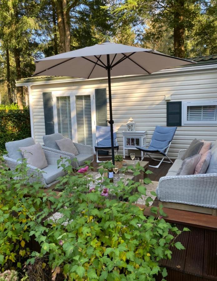 Luxe Chalet Met Prachtig Terras Op De Veluwe , Veel Privacy Hoenderloo Luaran gambar
