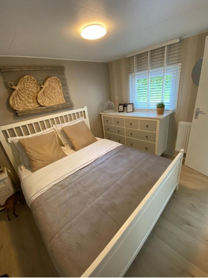 Luxe Chalet Met Prachtig Terras Op De Veluwe , Veel Privacy Hoenderloo Luaran gambar